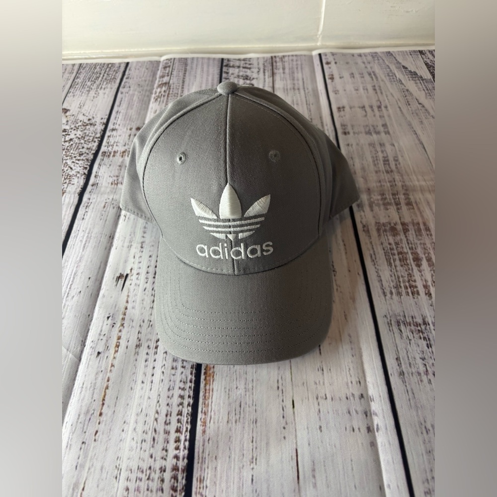 Adidas Men’s Snapback Hat | Grey & White | Adjustable